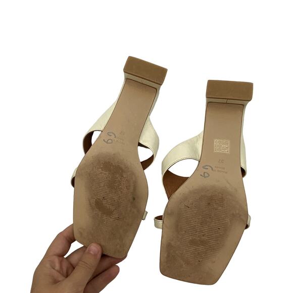 Intentionally Blank Off White Square Toe Kitten Flume Heels - Picture 7 of 8